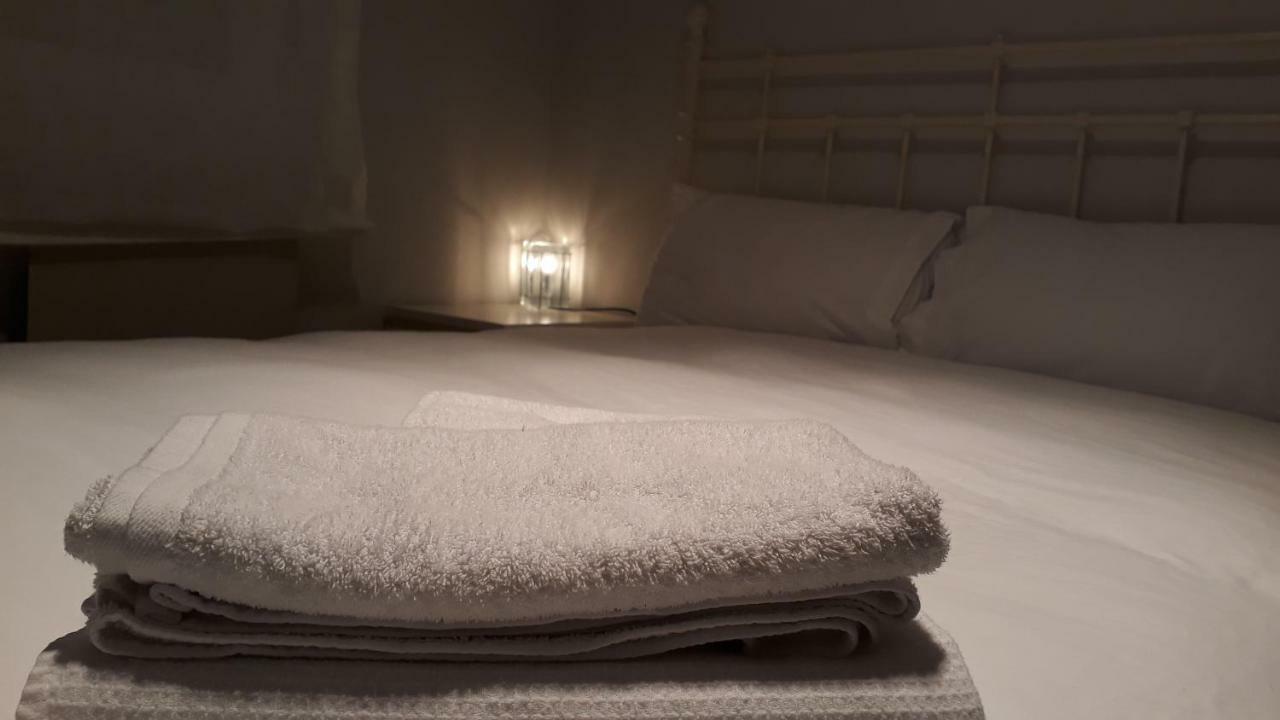 Apartamento Manuela Sancho Apartment Zaragoza Ngoại thất bức ảnh