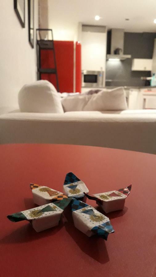 Apartamento Manuela Sancho Apartment Zaragoza Ngoại thất bức ảnh