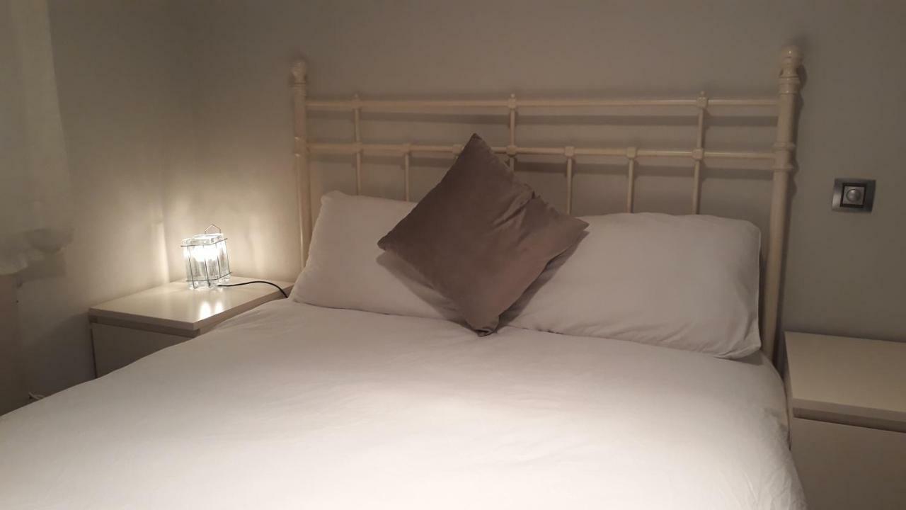 Apartamento Manuela Sancho Apartment Zaragoza Ngoại thất bức ảnh